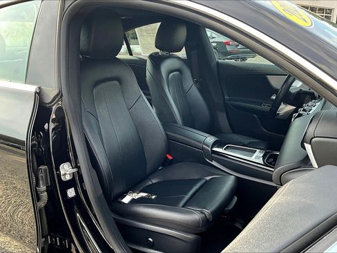 Used 2025 Mercedes-Benz CLA 250 image 7