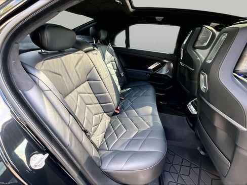 Used 2024 BMW 760i xDrive w/ Executive Package AWD/4WD image 19