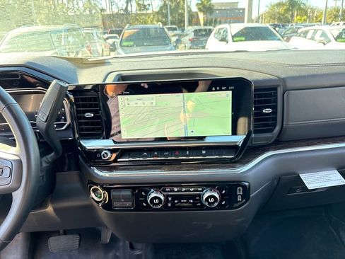 Used 2024 GMC Sierra 1500 SLE w/ Preferred Package image 22