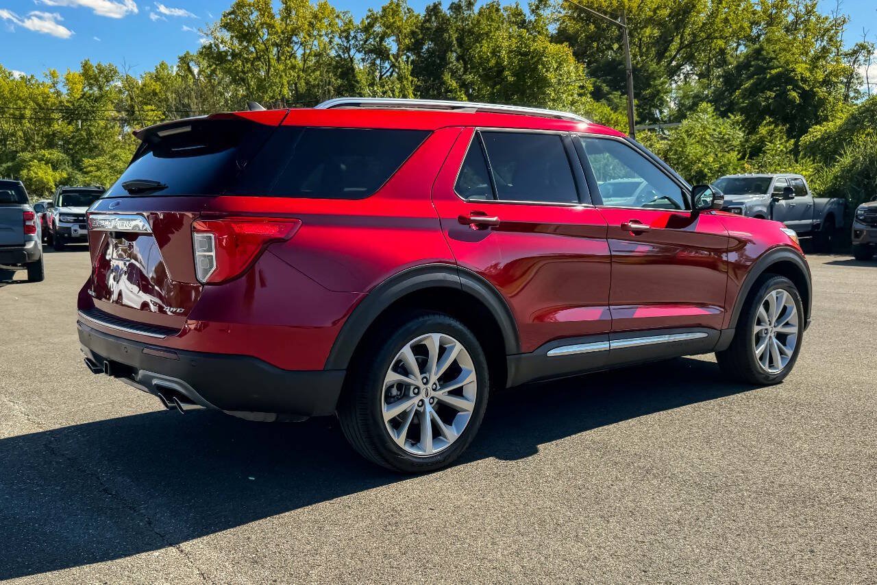 Used 2023 Ford Explorer Platinum w/ Technology Package AWD/4WD image 3