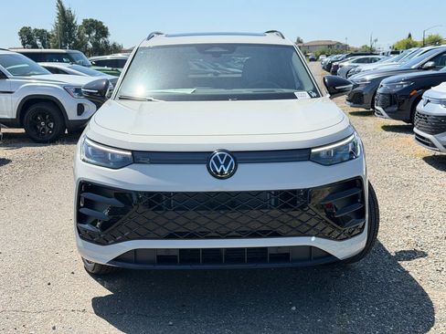 New 2026 Volkswagen Tiguan SE R-Line AWD/4WD image 4