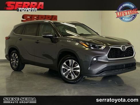 Used 2022 Toyota Highlander XLE image 1
