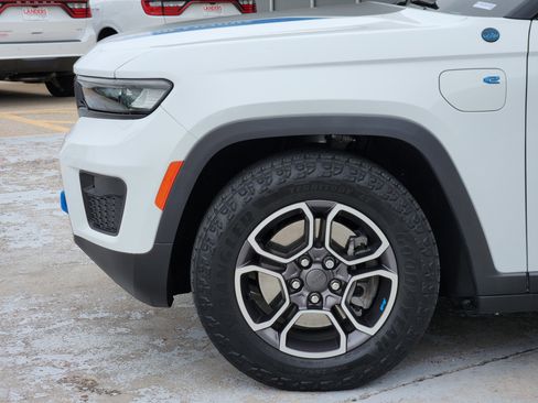 Used 2022 Jeep Grand Cherokee Trailhawk w/ Luxury Tech Group III AWD/4WD image 9