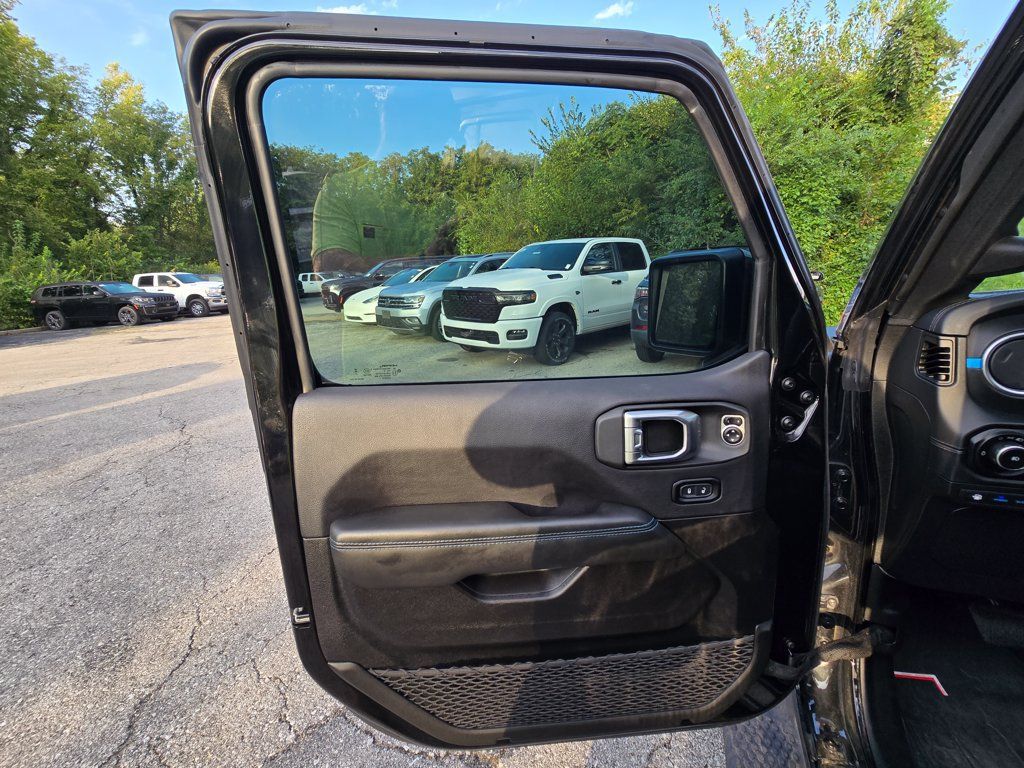Used 2024 Jeep Wrangler High Altitude AWD/4WD image 30
