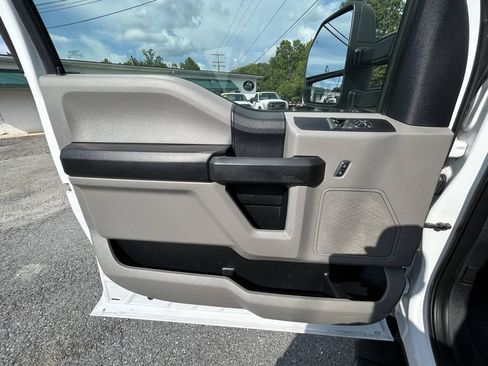 Used 2019 Ford F550 4x4 Regular Cab Super Duty w/ XL Value Package image 19