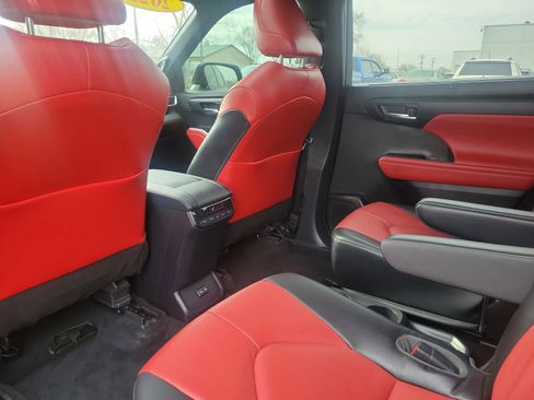 Used 2022 Toyota Highlander XSE AWD/4WD image 10