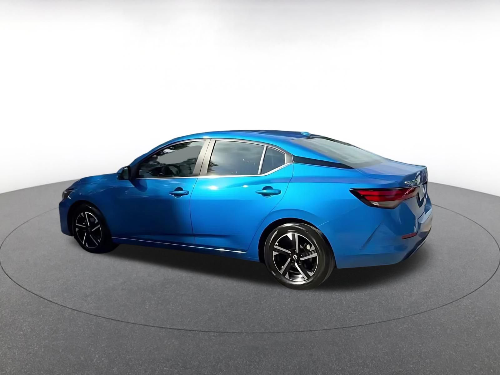 Used 2025 Nissan Sentra SV FWD image 9