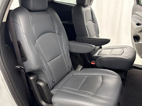 Used 2021 Buick Enclave Essence FWD image 31