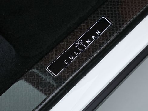 Used 2023 Rolls-Royce Cullinan Black Badge w/ Dark Exterior Package image 21