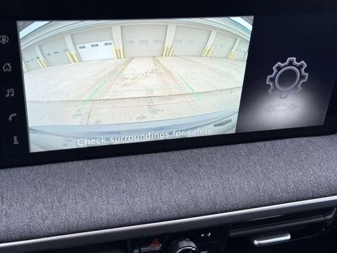 Used 2025 Nissan Kicks SV image 14