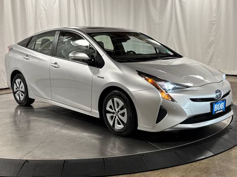 Used 2016 Toyota Prius FWD image 11