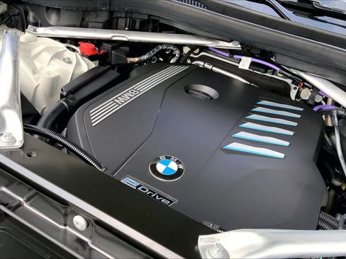 Used 2023 BMW X5 xDrive40i w/ Premium Package image 32