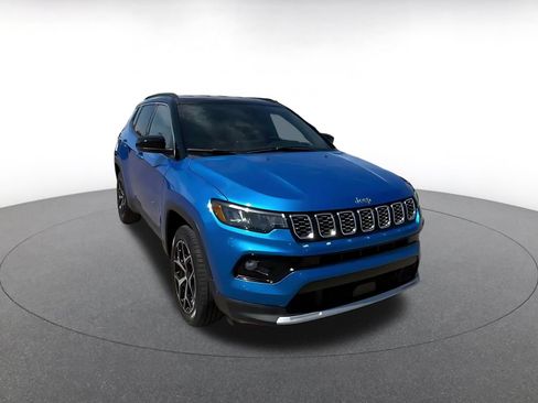 Used 2025 Jeep Compass Limited AWD/4WD image 3
