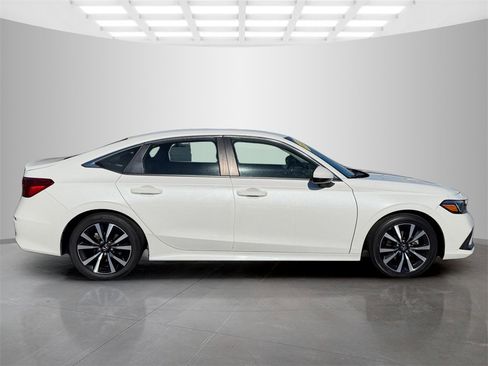 Used 2022 Honda Civic EX image 6