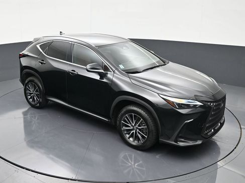 Used 2024 Lexus NX 250 FWD w/ Towing Package (2000 Lbs) image 18
