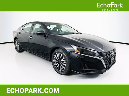 Used 2024 Nissan Altima 2.5 SV image 1