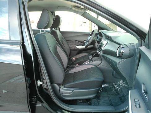 Used 2018 Nissan Kicks SV image 17