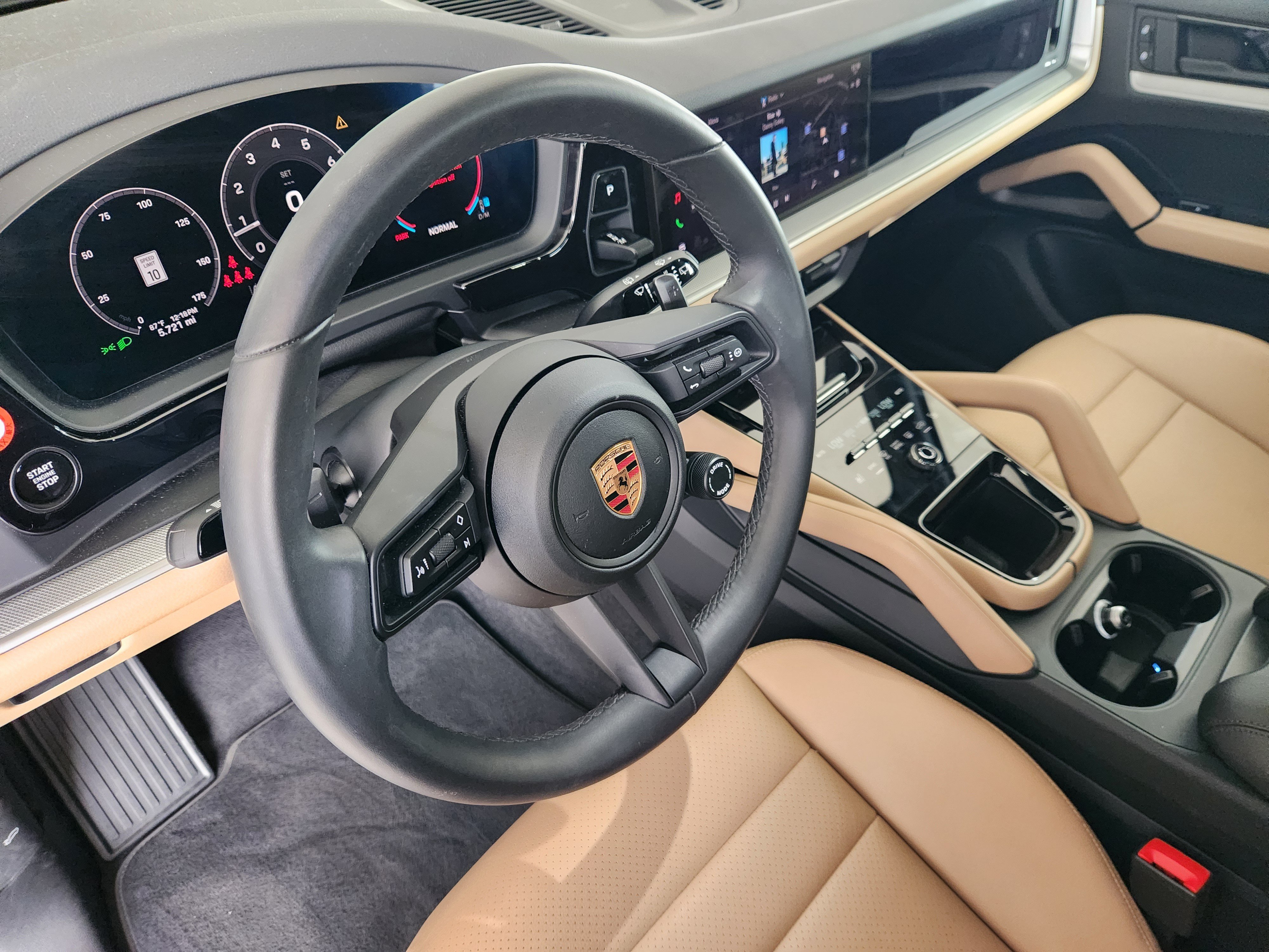 Certified 2026 Porsche Cayenne AWD/4WD image 4