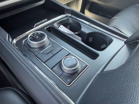 Used 2024 Ford Expedition XLT AWD/4WD image 26