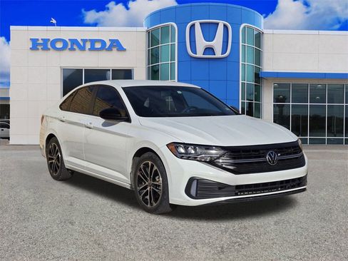Used 2022 Volkswagen Jetta Sport image 19