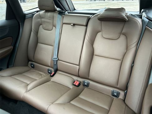 Used 2023 Volvo XC60 B5 Plus w/ Climate Package image 23