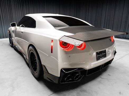 Used 2024 Nissan GT-R Premium w/ Premium Interior Package AWD/4WD image 17