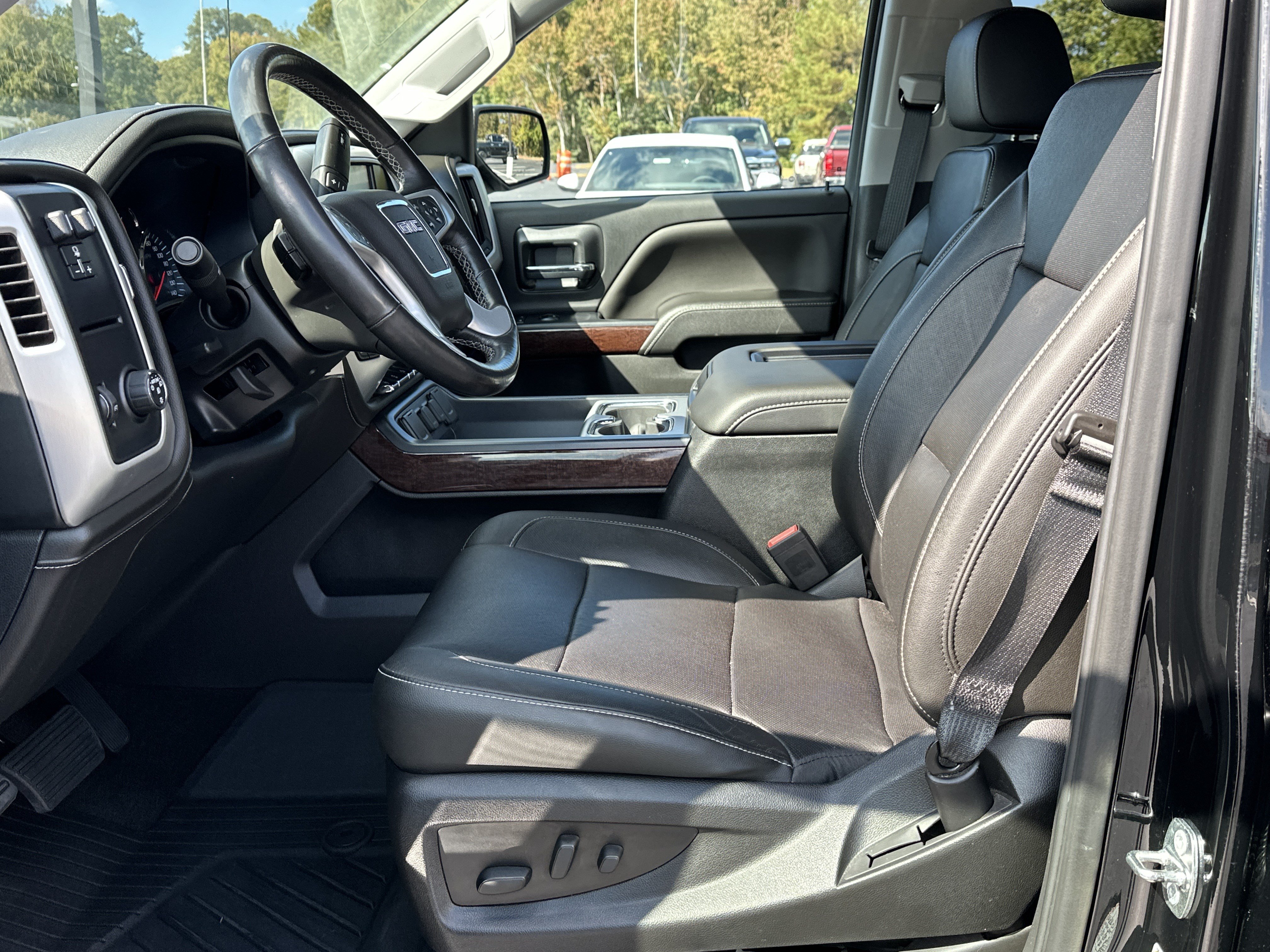 Used 2018 GMC Sierra 1500 SLT w/ Enhanced Driver Alert Package RWD image 9