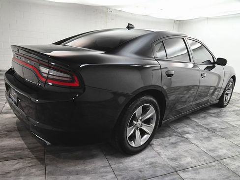 Used 2018 Dodge Charger SXT Plus RWD image 6
