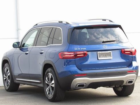 Used 2025 Mercedes-Benz GLB 250 4MATIC image 5