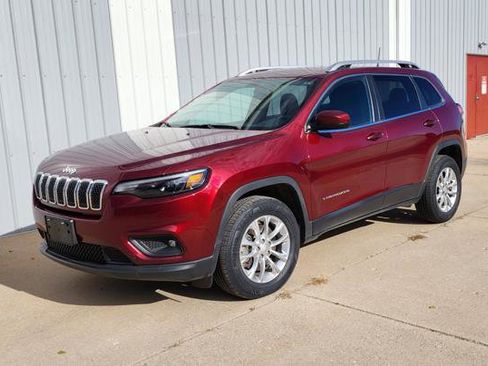 Used 2019 Jeep Cherokee Latitude w/ Cold Weather Group image 2