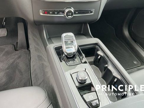 Certified 2025 Volvo XC90 B5 Plus AWD/4WD image 17