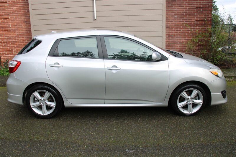 Used 2010 Toyota Matrix S FWD image 11