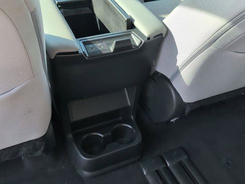 Used 2025 Toyota Sienna LE image 18