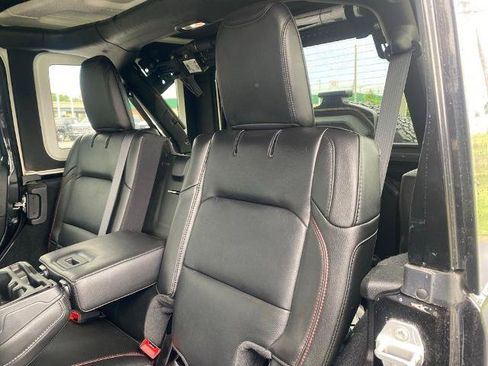 Used 2022 Jeep Wrangler Unlimited Rubicon w/ LED Lighting Group AWD/4WD image 26
