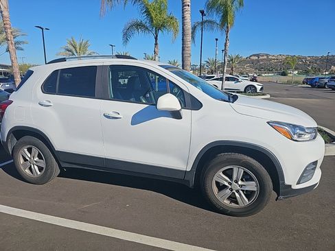 Used 2022 Chevrolet Trax LT w/ Driver Confidence Package image 4