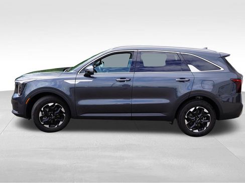 Certified 2024 Kia Sorento S w/ Panoramic Sunroof Package AWD/4WD image 9