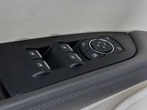 Used 2017 Lincoln MKX Reserve w/ Driver Assistance Package FWD image 30