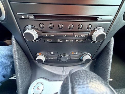 Used 2011 Nissan 370Z Touring w/ Sport Pkg RWD image 17