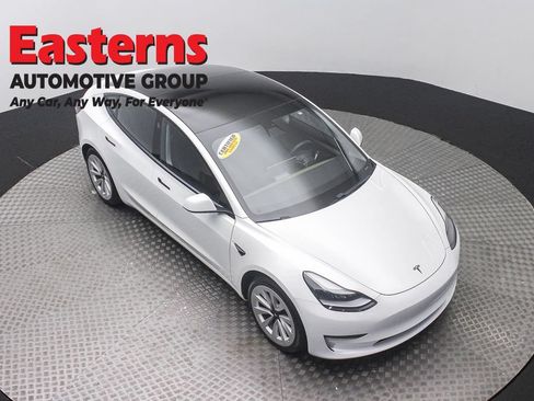 Used 2021 Tesla Model 3 Standard Range Plus RWD image 3