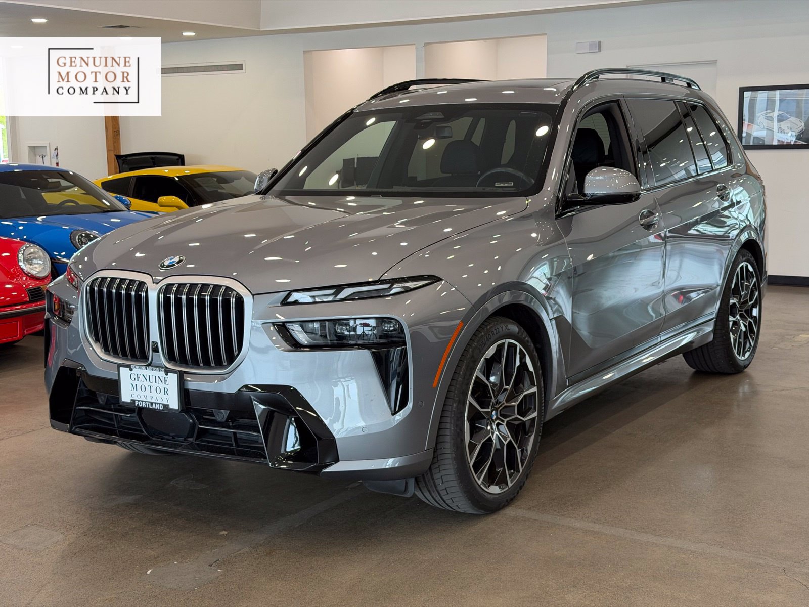 Used 2023 BMW X7 xDrive40i w/ M Sport Package AWD/4WD image 1