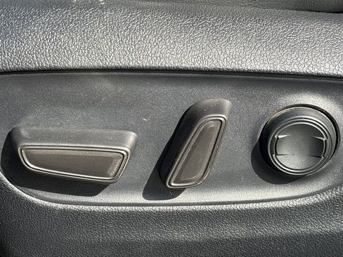 Used 2020 Toyota RAV4 XLE Premium image 7