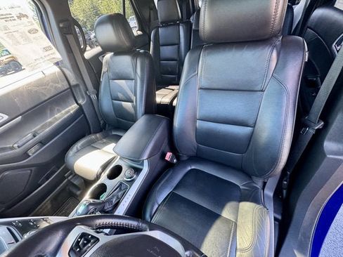 Used 2013 Ford Explorer XLT image 12