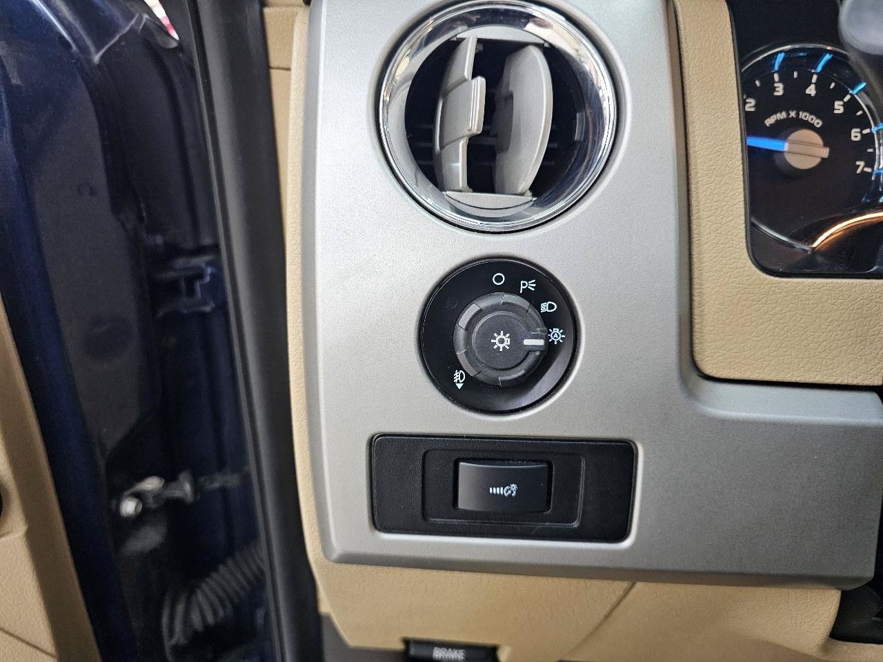 Used 2014 Ford F150 Lariat w/ Equipment Group 502A Luxury RWD image 34