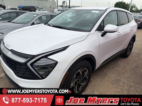 Used 2025 Kia Sportage LX FWD image 1