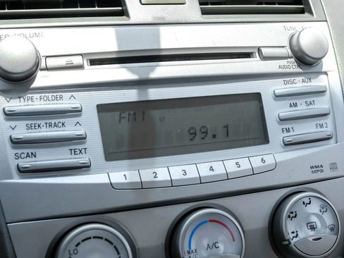 Used 2011 Toyota Camry FWD image 33