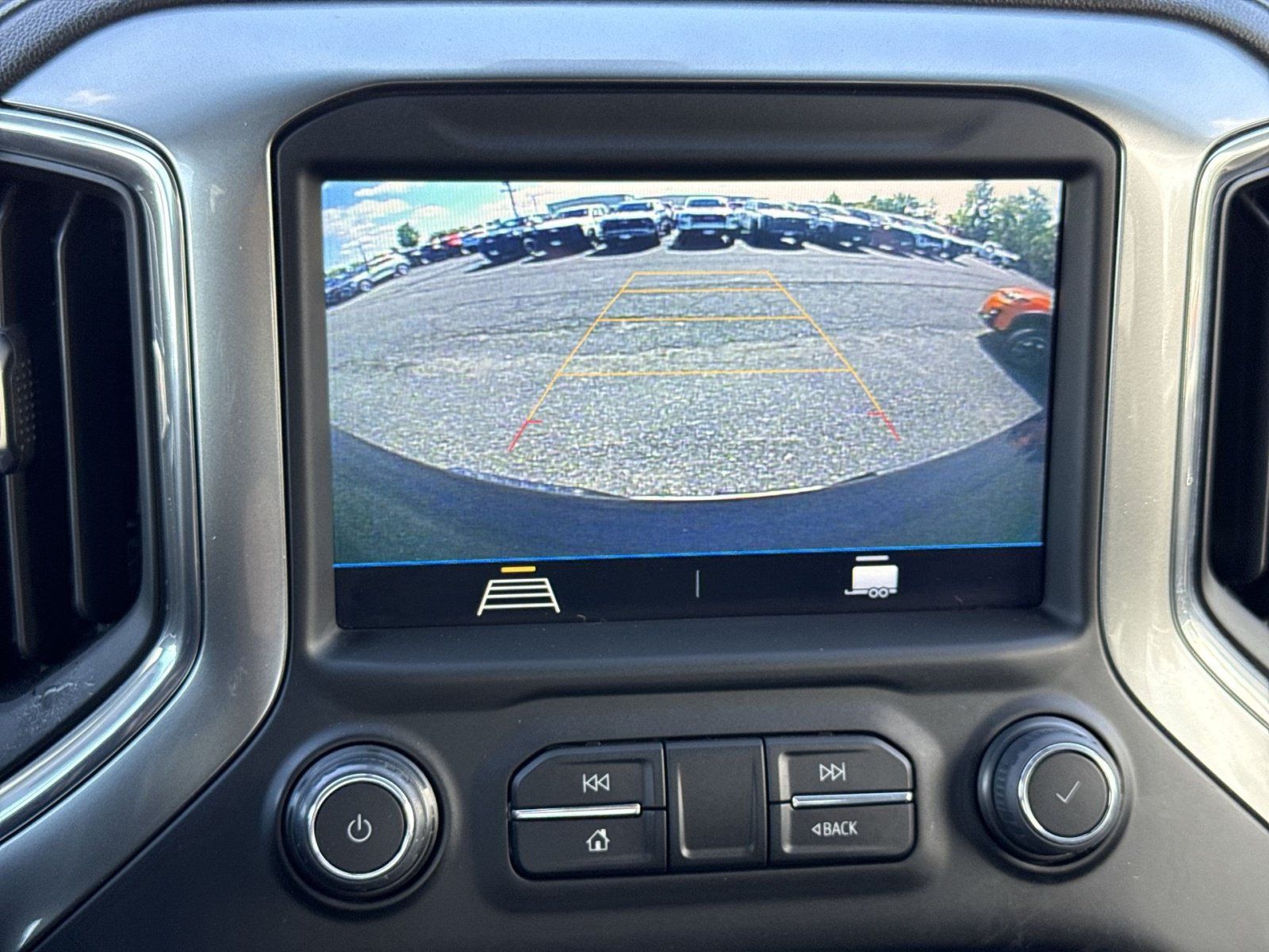 Used 2022 Chevrolet Silverado 1500 LT AWD/4WD image 19