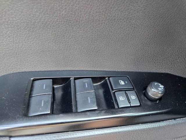 Used 2025 Toyota Camry SE FWD image 38