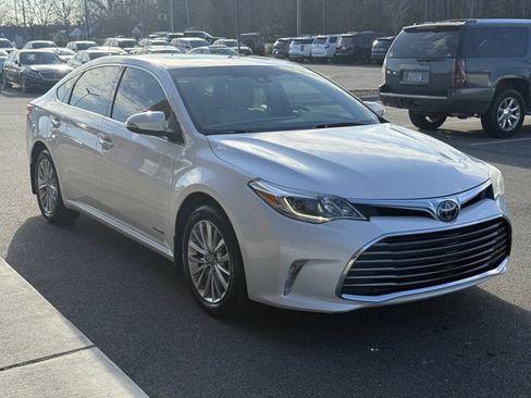 Used 2018 Toyota Avalon Limited image 8