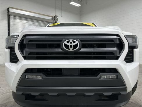 Used 2025 Toyota Tacoma SR5 RWD image 10