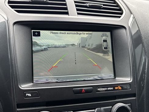 Used 2018 Ford Explorer XLT w/ Equipment Group 202A AWD/4WD image 22
